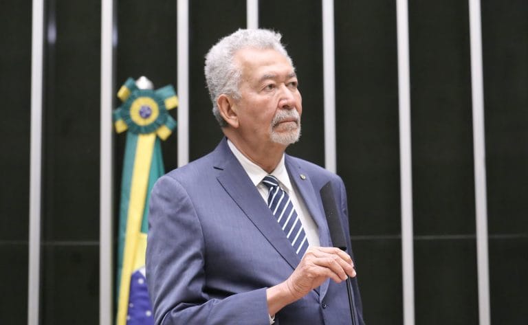 Comissão obriga bancos a dar cartão gratuito em conta-salário