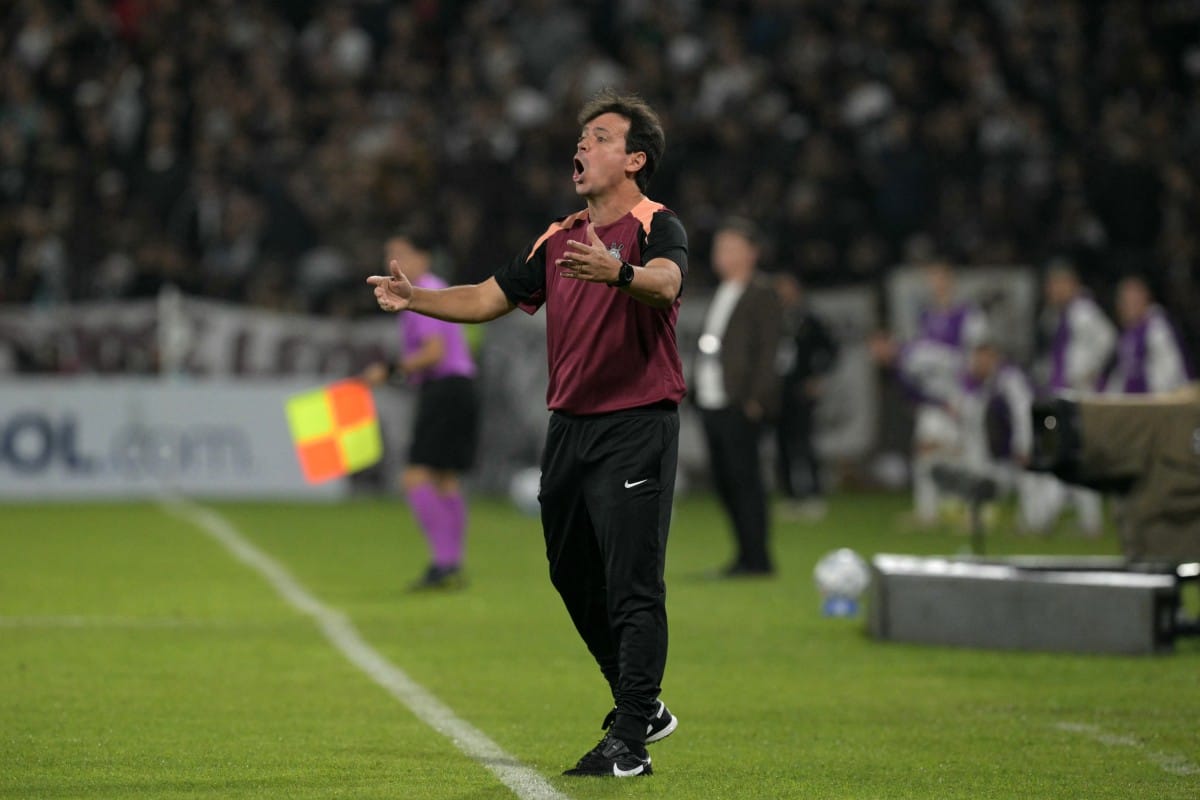 Corinthians e Palmeiras empatam no clássico com dois expulsos