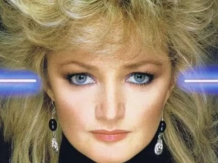 Bonnie Tyler em coma induzido após cirurgia
