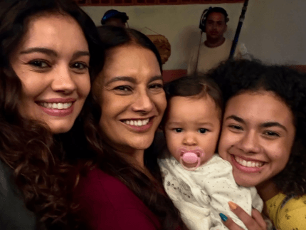 Dira Paes reúne as 4 Graças em fotos de bastidores da novela