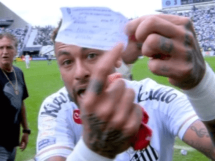 Erro inusitado tira Neymar de jogo do Santos