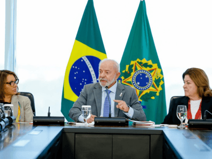 Lula assina MP para acabar com taxa das blusinhas