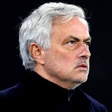 Mourinho deixa Benfica e acerta retorno ao Real Madrid