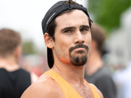 Nicolas Prattes chora ao refletir sobre vida após maratona