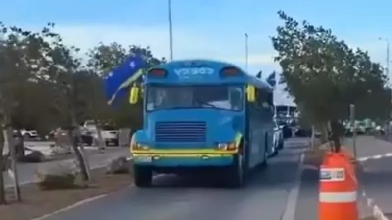 Curaçao viraliza com dancinha e ônibus escolar na Copa