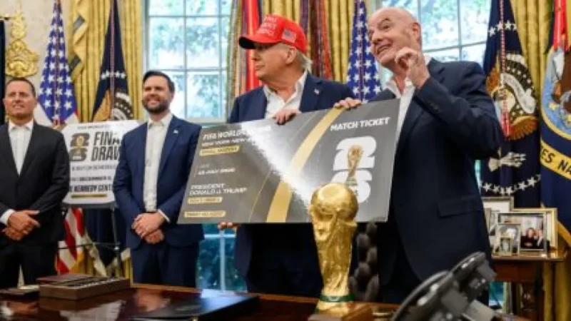 Após ligação de Trump, Fifa anula expulsão de atacante dos EUA