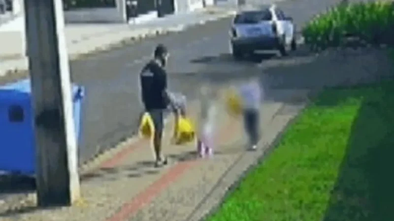 Pai agride filha de 3 anos e é preso no Paraná