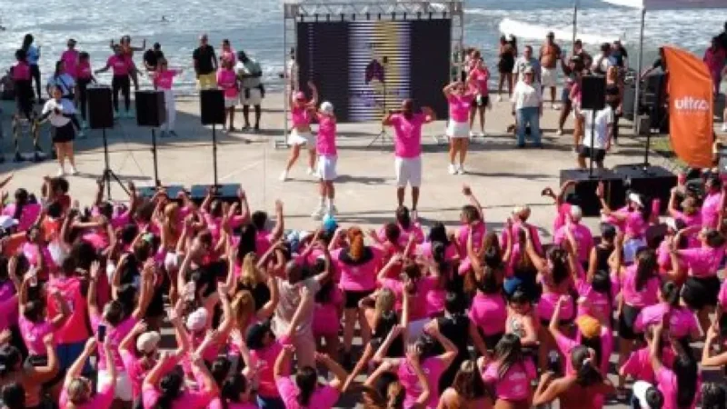 Onda rosa: 2 mil lotam Emissário de Santos em ação fitness