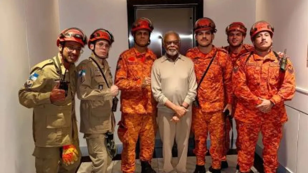 Gilberto Gil é resgatado por bombeiros em elevador no Rio