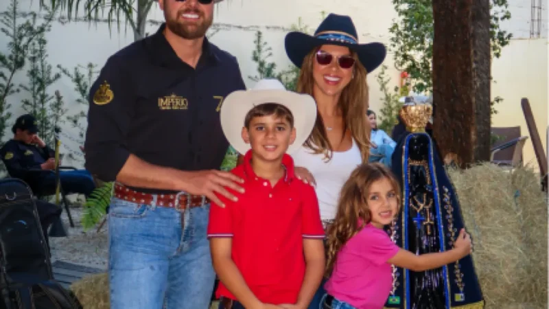 Zé Neto cumpre promessa em Aparecida com a família